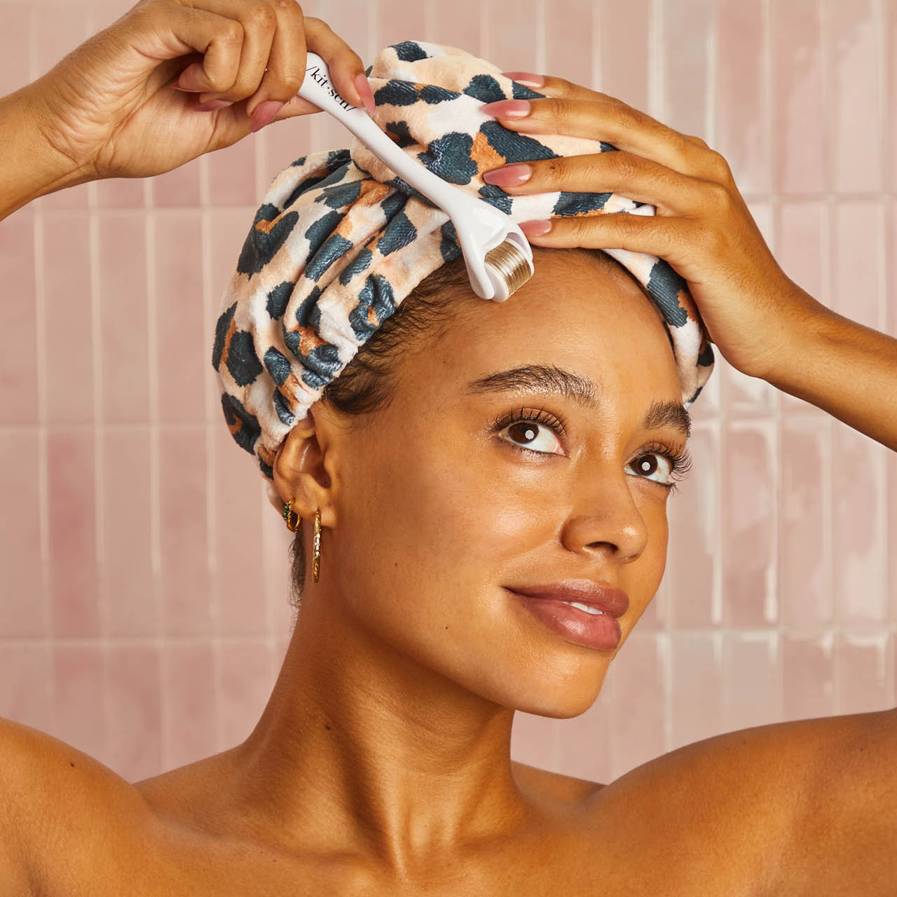 4921-Microfiber-HairTowel-Model-Cleanse-Leopard-6-1280x1280px.jpg