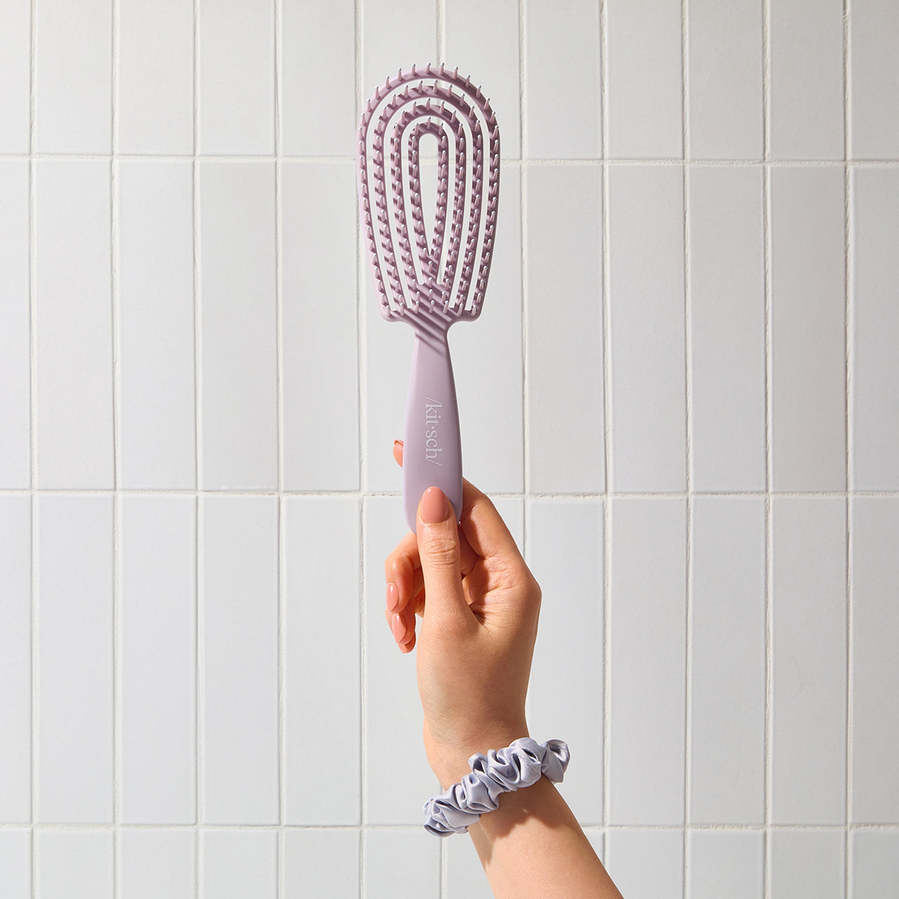 504230-DetanglingFlexiBrush-Pro-SoftViolet-Model-1280x1280px.jpg