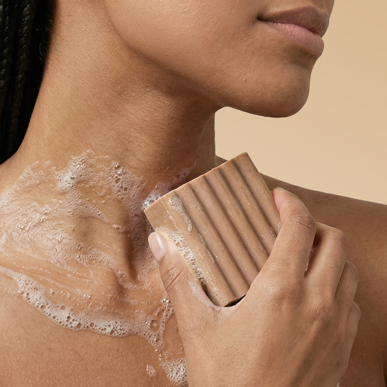 506432-WarmSugarBodyWashBar-Cleansing-BottleFreeBeauty-Model-8-1280x1280px_b2f75fae-7893-4b11-a1ad-b11d53d7d0cd-1.jpg