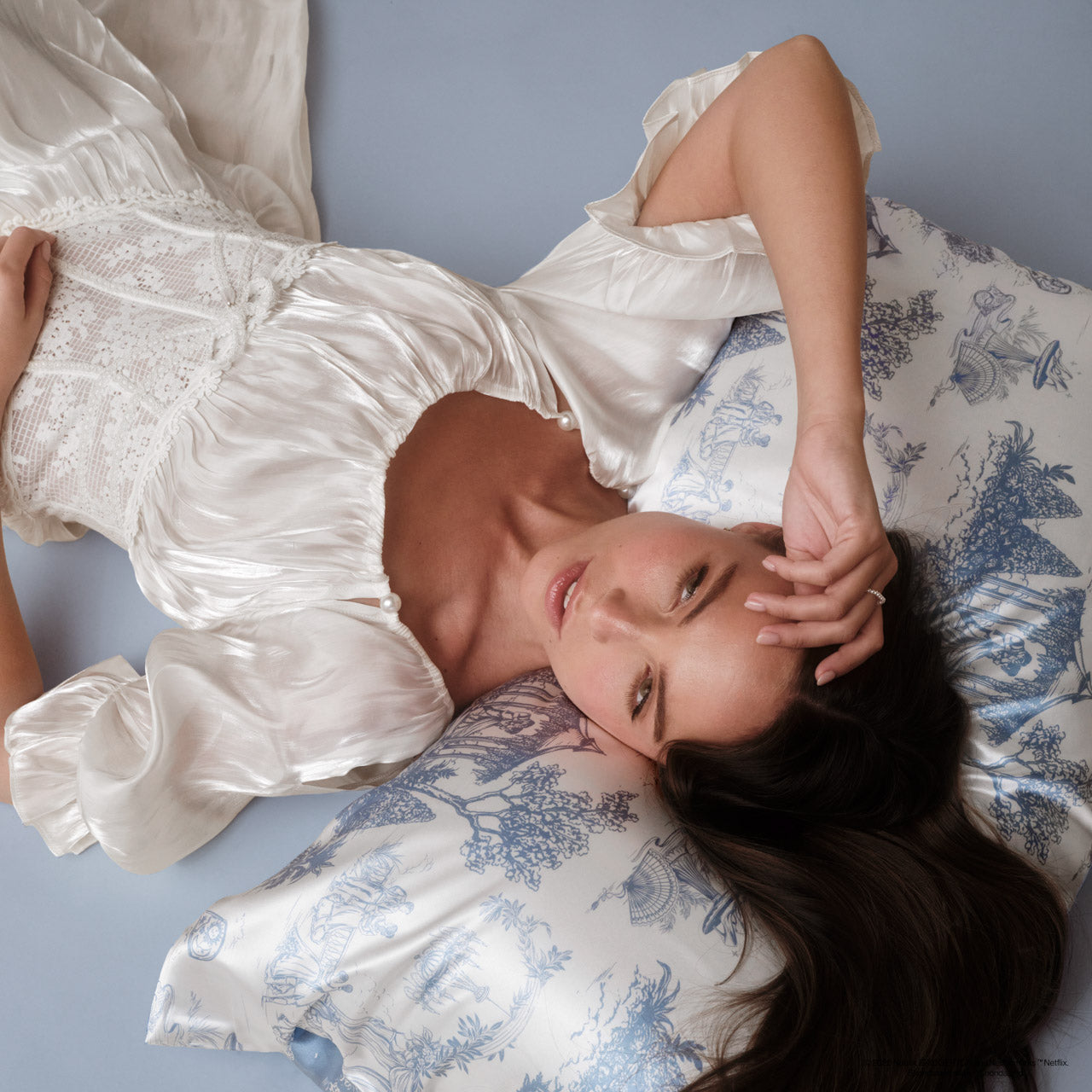 507378-507385-BridgertonxKitsch-Standard_KingSatinPillowcase-GardenToile-Model-2-1280x1280px-1.jpg