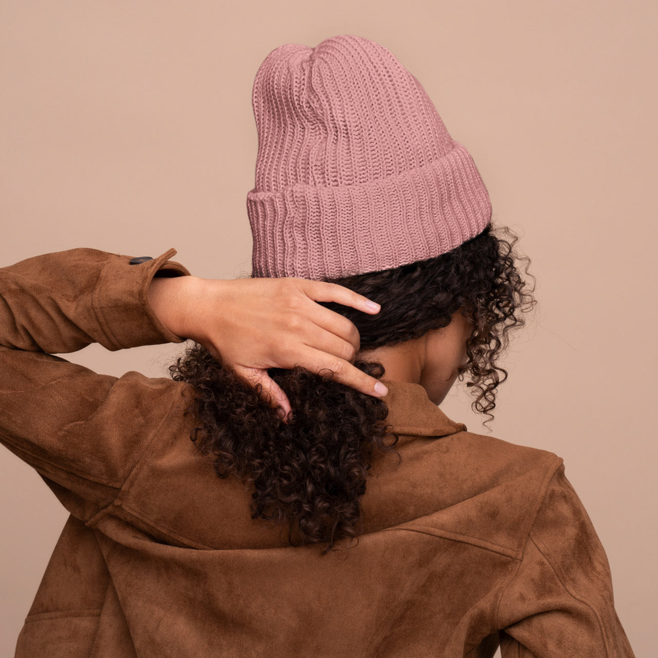 507644-GlazeySatinLinedBeanie-Blush-Hair-Model-4-1280x1280px-1.jpg