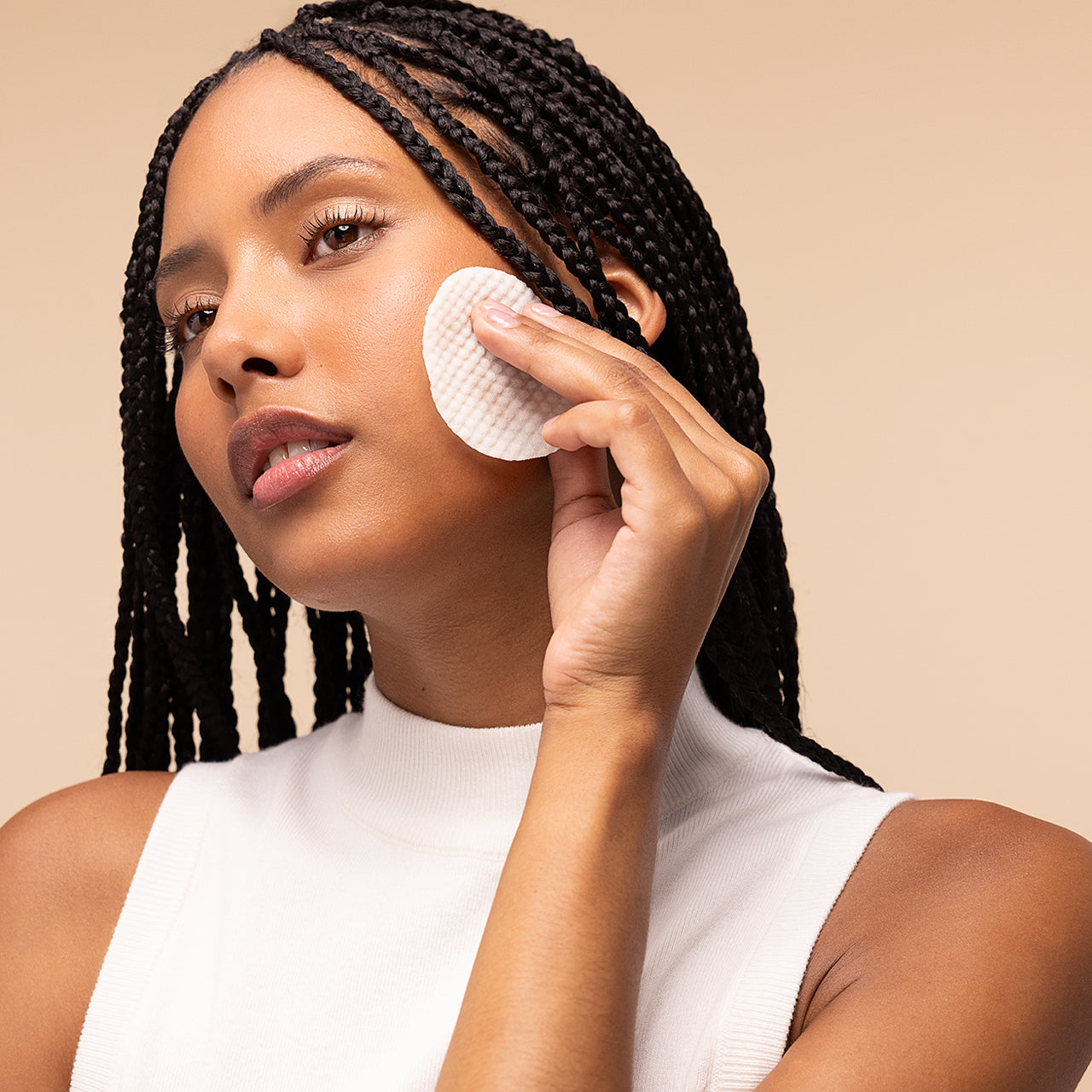 507682-KojicAcidFace_BodyCleansingPads-Model-3-1280x1280px_746ffb92-bc41-40e8-868e-835bf52fc8bc.jpg