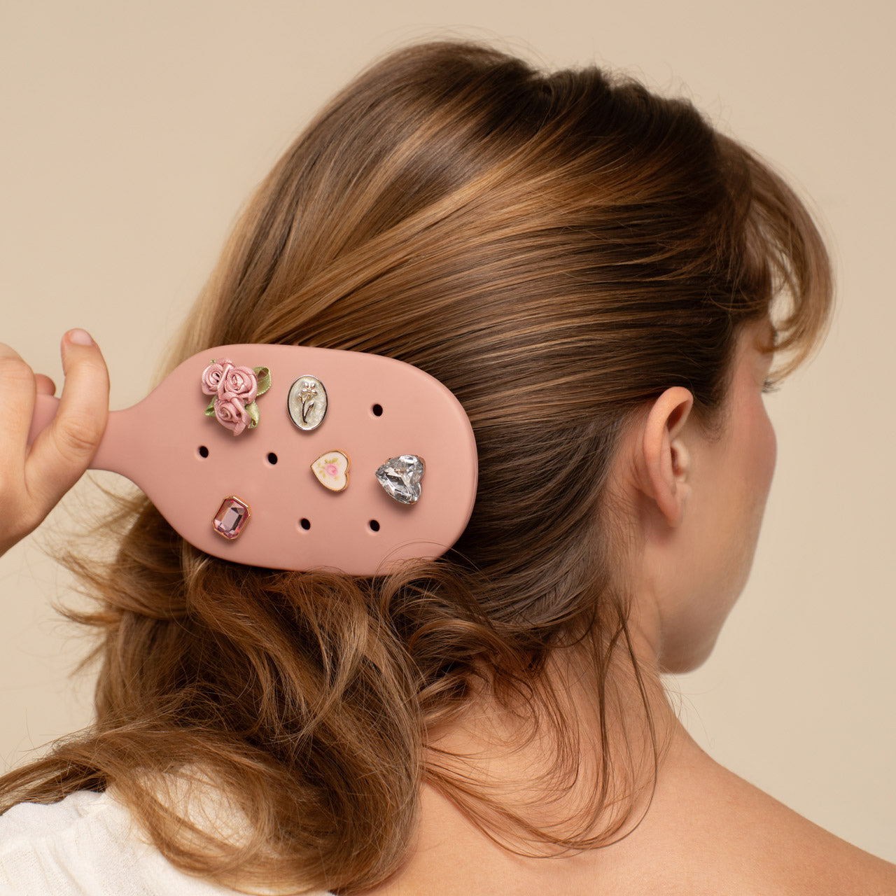 508344-KitschPop-PaddleBrush-Terracotta-Model-2-1280x1280px_a3ecb495-de40-482f-ac30-4091d99a889c-1.jpg