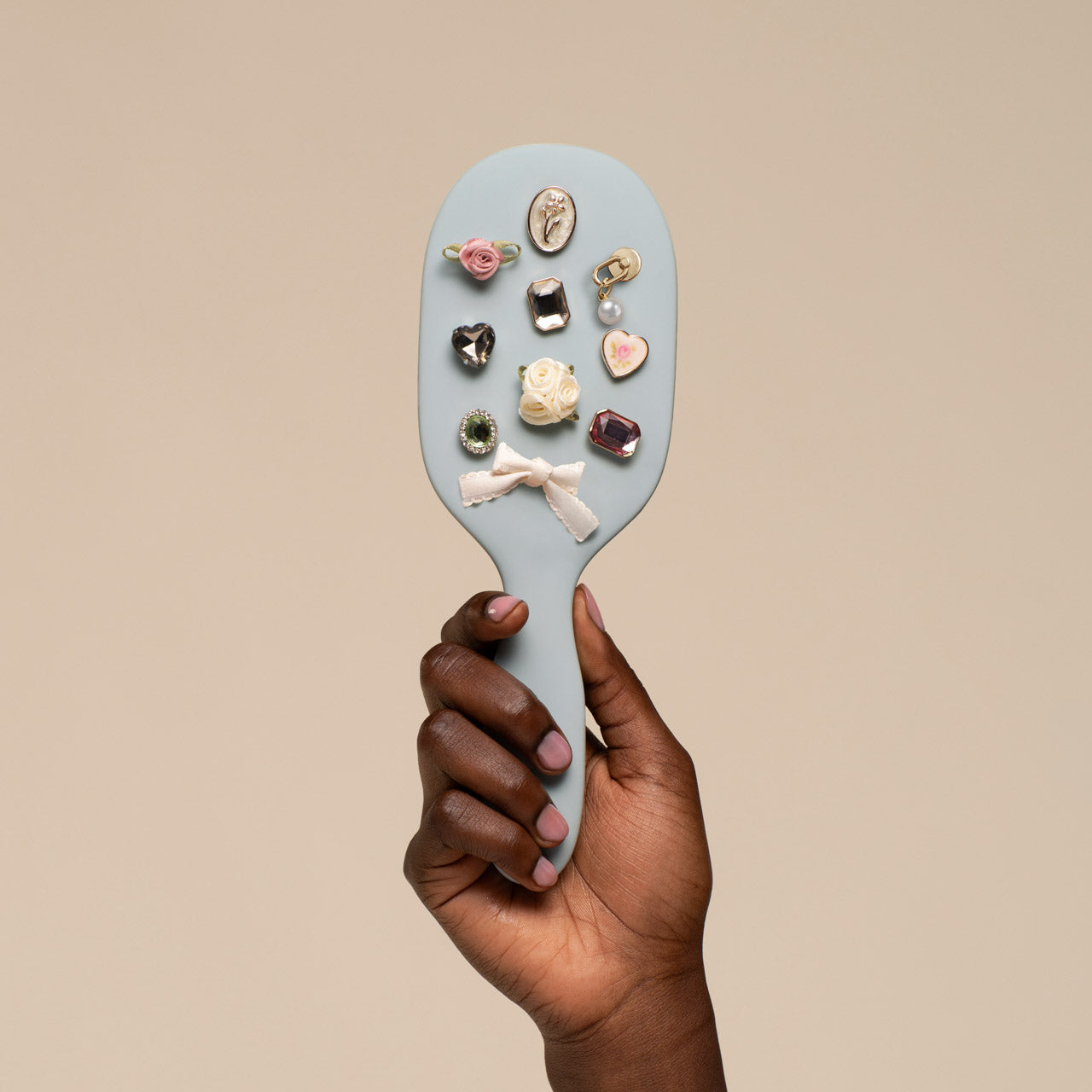 511207-KitschPop-PaddleBrush-HazeBlue-Model-1280x1280px-1.jpg