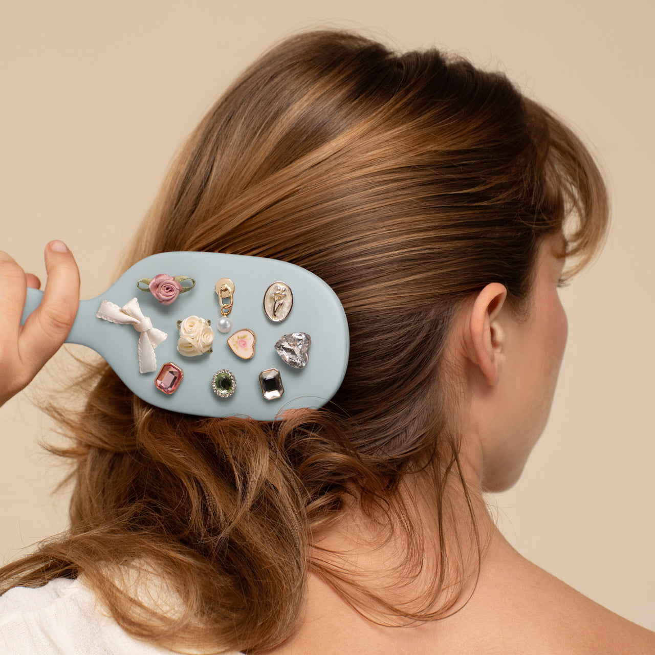 511207-KitschPop-PaddleBrush-HazeBlue-Model-2-1280x1280px-1.jpg