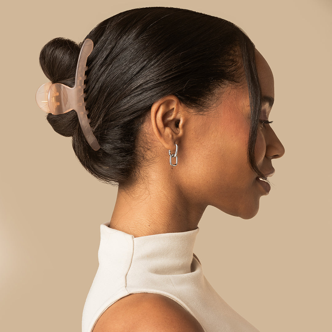 513010_Recycled_Plastic_Large_Arched_Clip_Soft_Pink_model_1280x1280.jpg