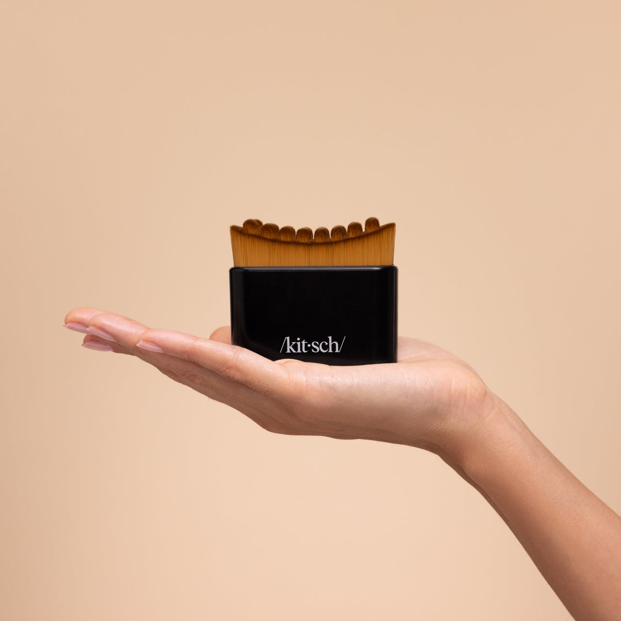 515595-LymphaticContourFaceBrush-Cleanse-Black-Model-3-1280x1280px-1.jpg