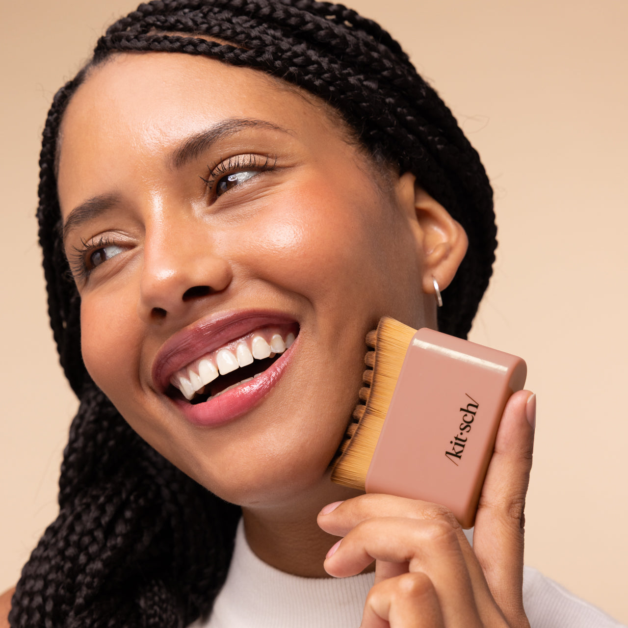 515601-LymphaticContourFaceBrush-Cleanse-Terracotta-Model-1280x1280px.jpg