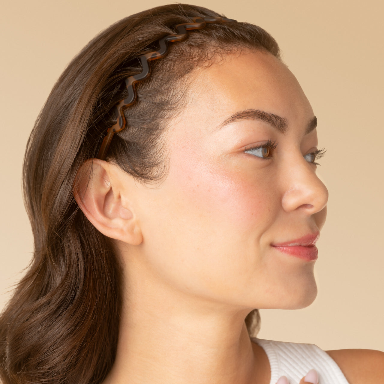 60145-RecycledPlastic-ZigZagHeadband-2pc-Hair-Black_Tort-Model-3-1280x1280px.jpg