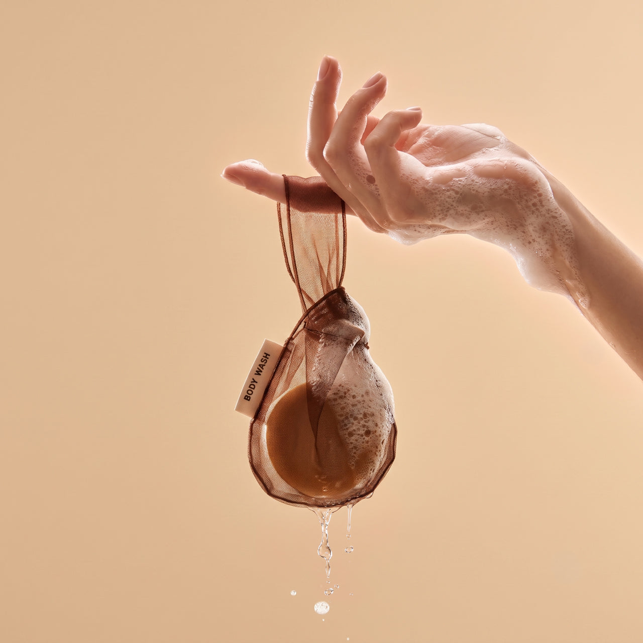60534-BodyWashBeautyBarBag-BottleFreeBeauty-Chocolate-Lifestyle-4-1280x1280px.jpg