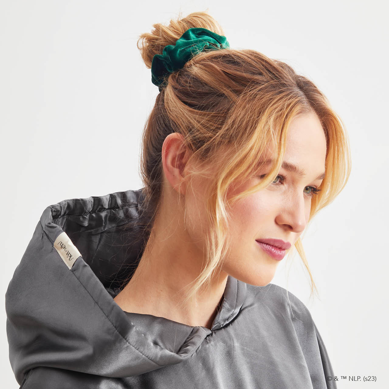 61944-9494-ElfxKitsch-Model-Scrunchies-2pc-Glazey-Charcoal-1280x1280px-1.jpg