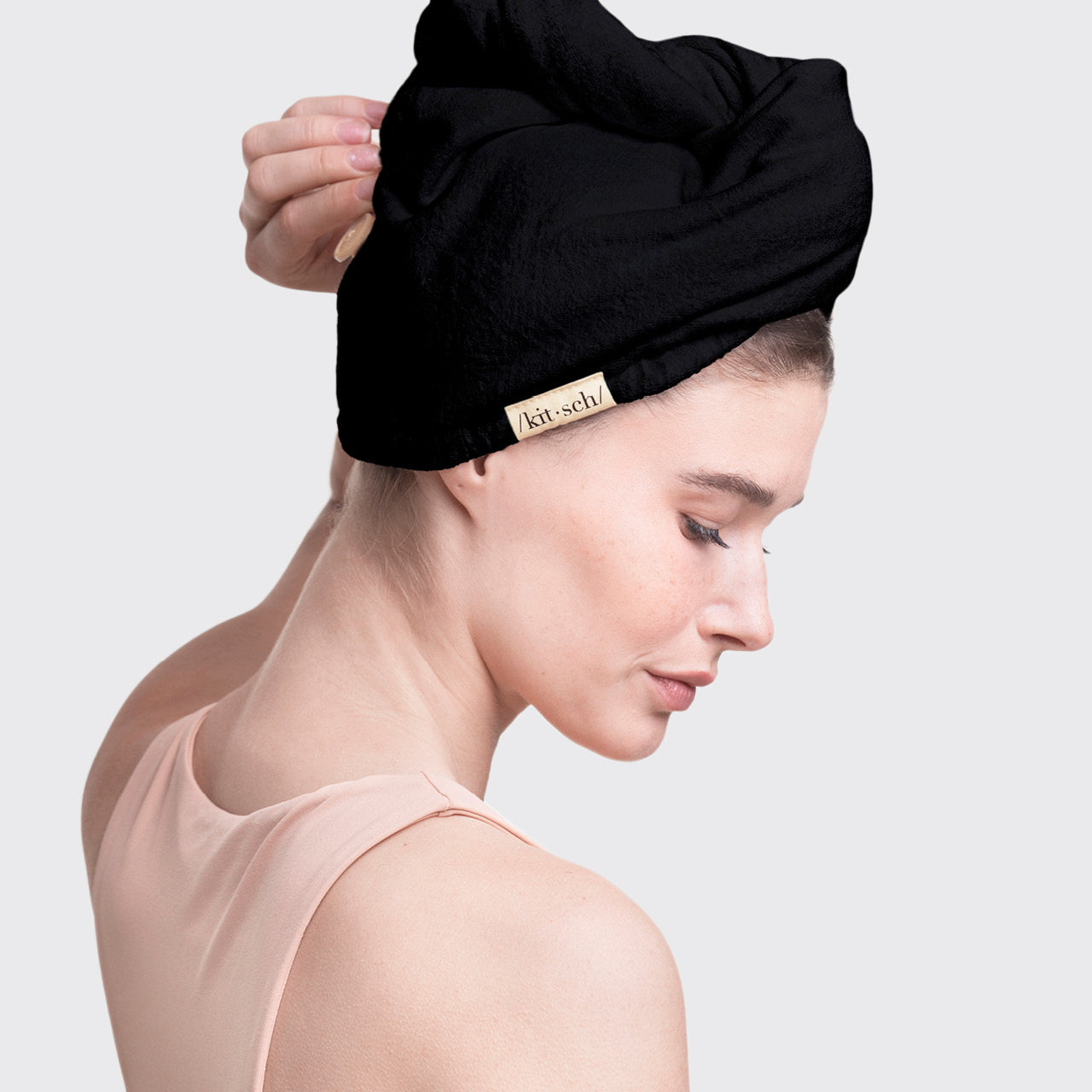 6363-Eco-cotton-hairtowel-black-lifestyle-1280x1280px.jpg