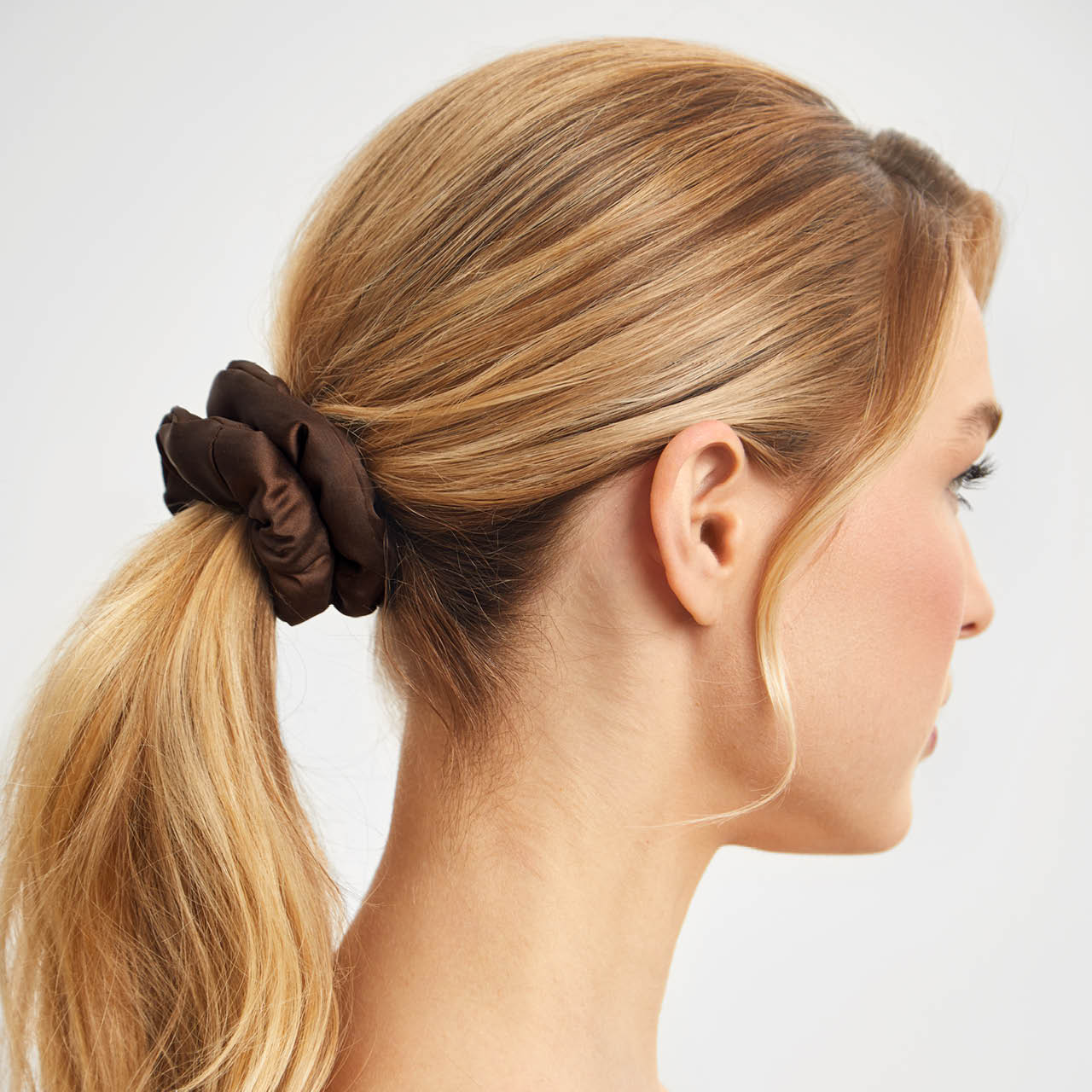 64297-RecycledFabric-PuffyScrunchies-3pc-Model-Hair-Rosewood-3-1280x1280px.jpg