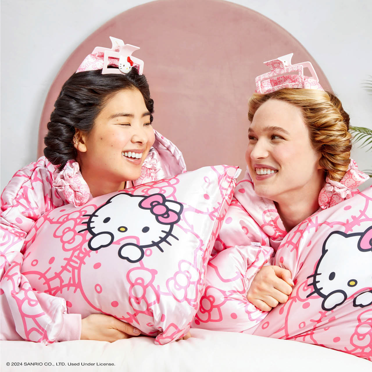 65867-65676-66970-66819-65775-65782-66505-HelloKittyxKitsch-Model-Group-1280x1280px-1.jpg