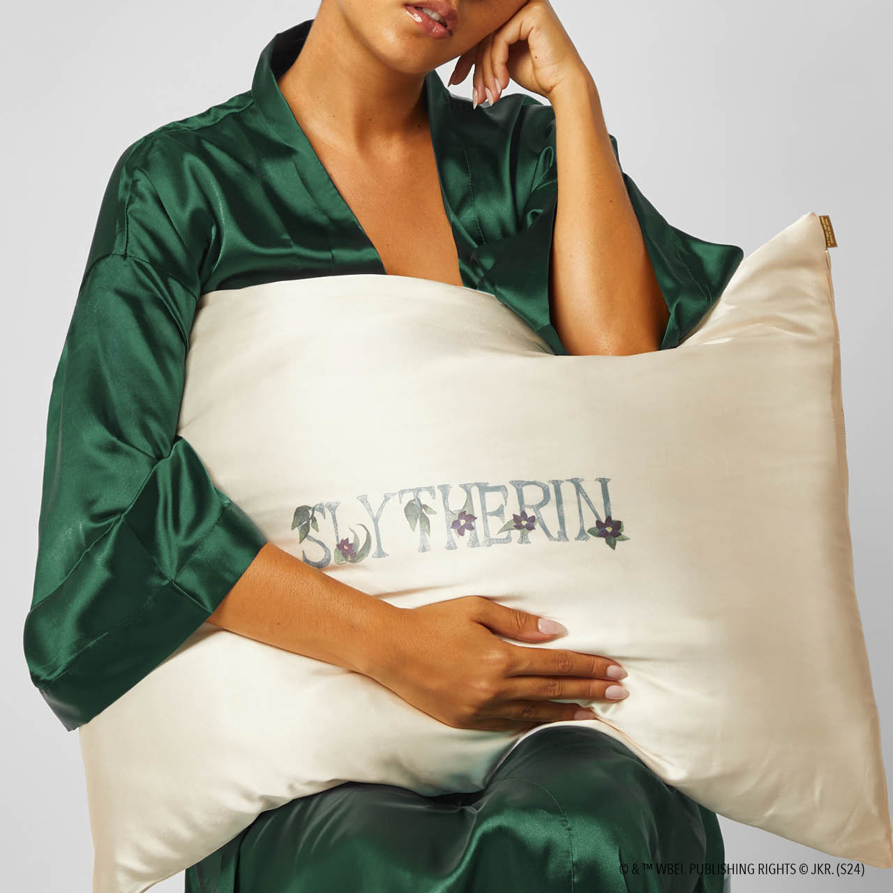 66642-HarryPotterxKitsch-StandardSatinPillowcase-Slytherin-Model-2-Opt2-1280x1280px.jpg