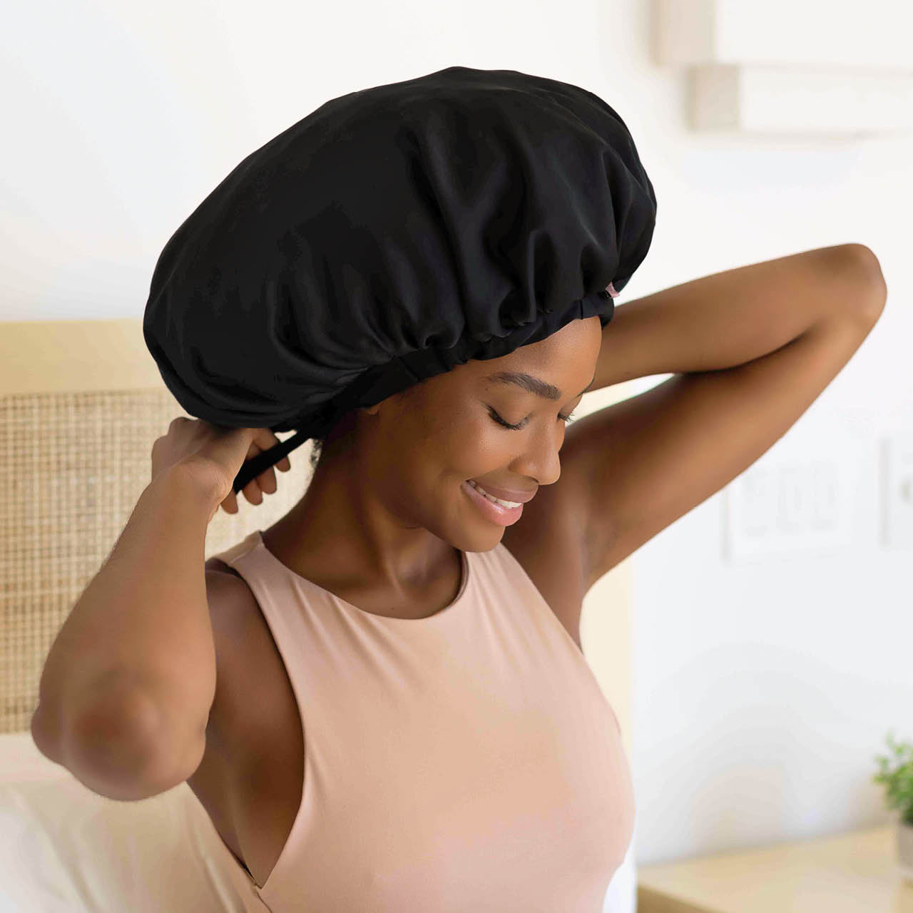 6684-SatinXLAdjustableBonnet-Model-Sleep-Black-5-1280x1280px-1.jpg