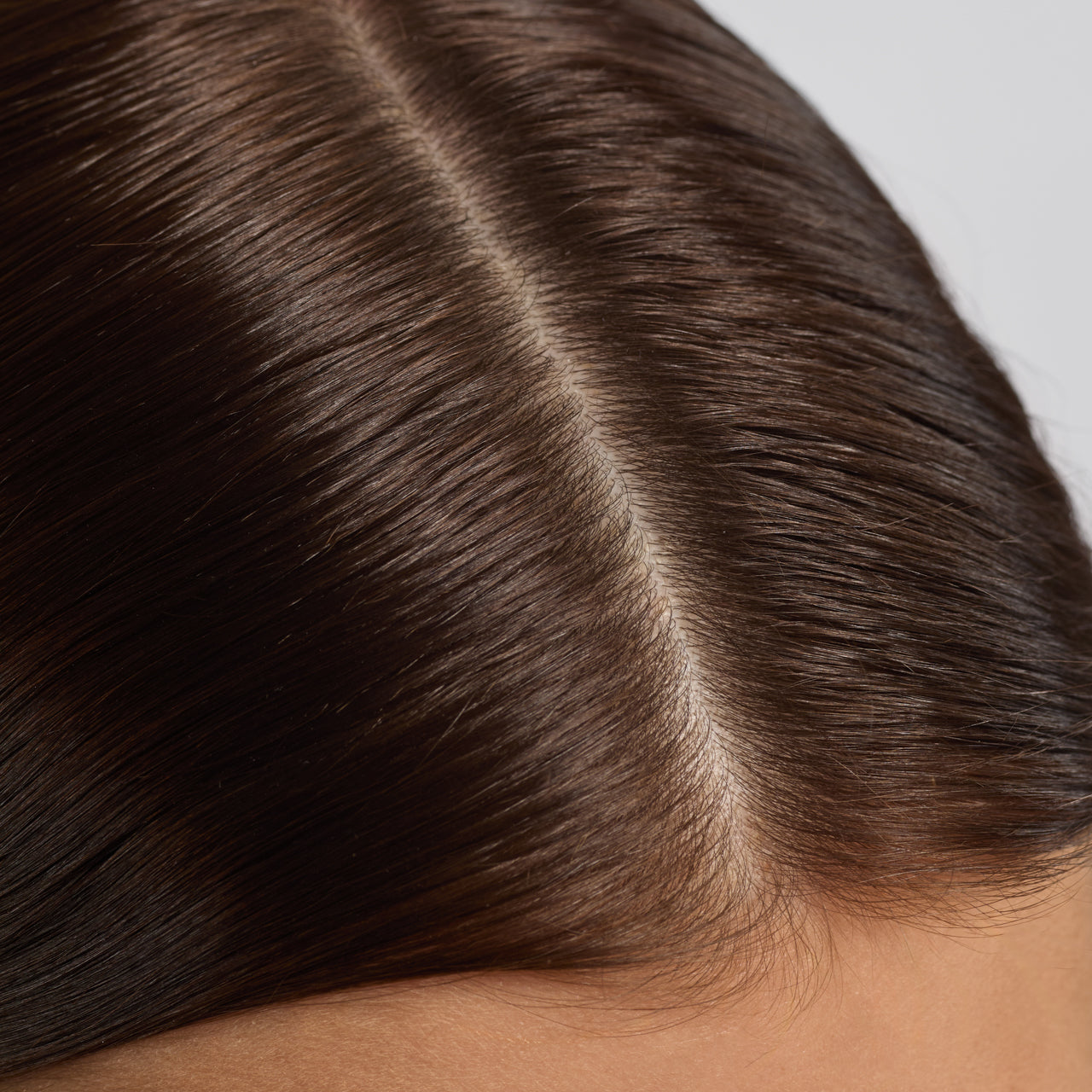 67830-60633-67823-Scalp_HairOilApplicator-Terracotta-Model-Consumables-2-After-1280x1280px_83184595-0f96-47e5-9c30-60d86f540ea1-1.jpg