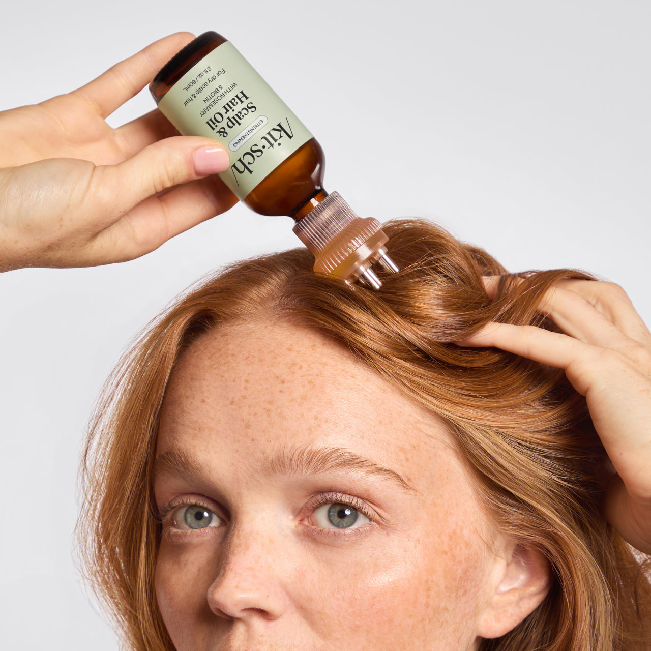 67830-60633-Scalp_HairOilApplicator-Terracotta-Model-Consumables-7-1280x1280px-1.jpg