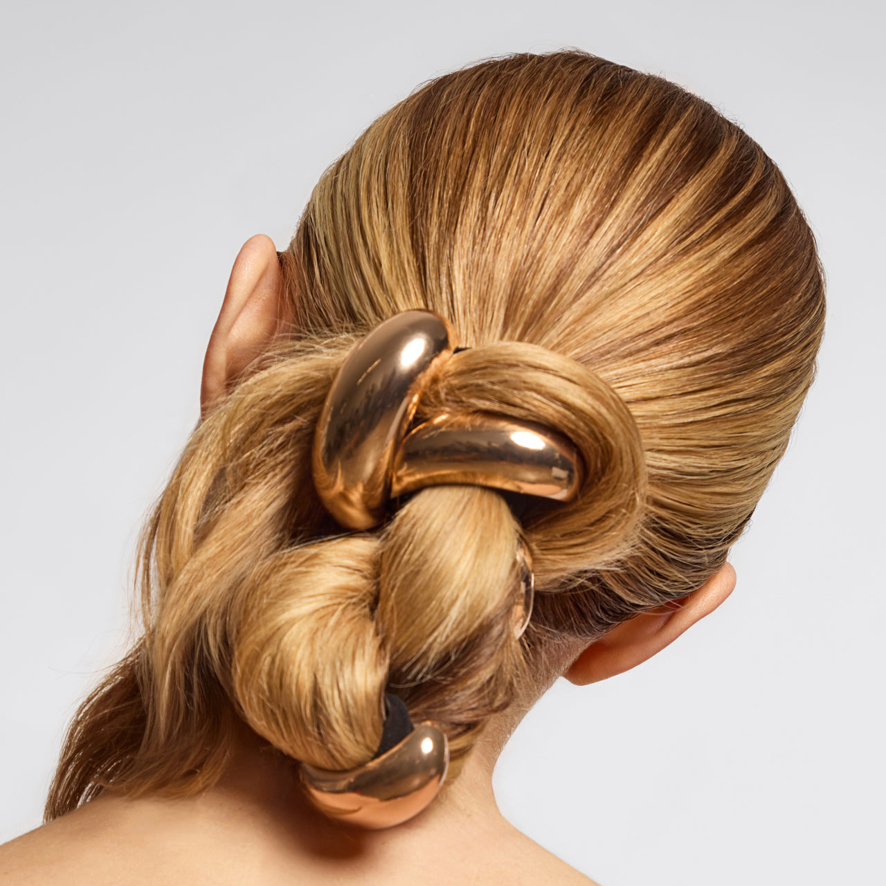 68943-69322-69377-MetalCloudCuff-Gold-Hair-Model-2-1280x1280px_c4d0c9f2-c305-44fc-9a6d-57c77215c680.jpg