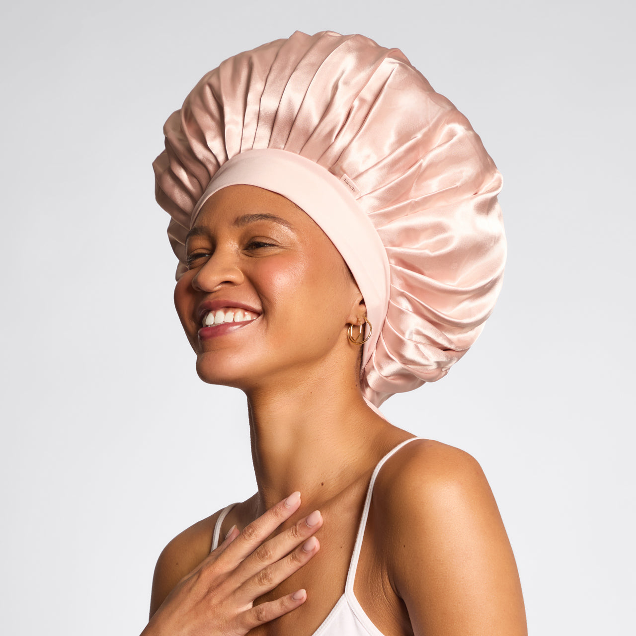 69919-AdjustableOversizedSatinBonnet-Sleep-Blush-Model-1-1280x1280px-1.jpg