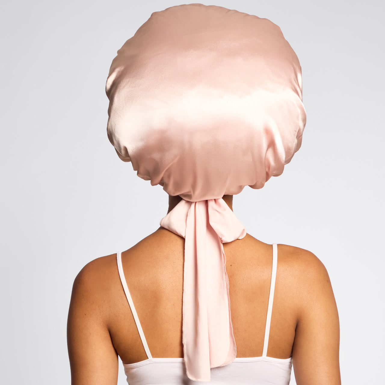 69919-AdjustableOversizedSatinBonnet-Sleep-Blush-Model-1280x1280px-1.jpg