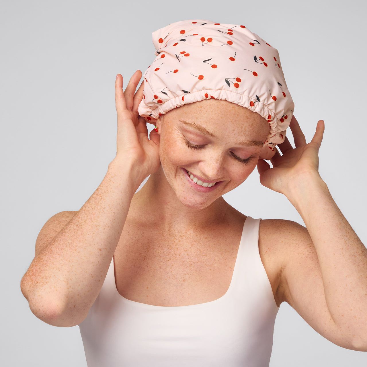 69957-Satin-LinedFlexiShowerCap-SeasonalCollection-CherryPrint-Model-1280x1280px_3085fea6-31f0-45be-a749-4b9d63254550-1.jpg