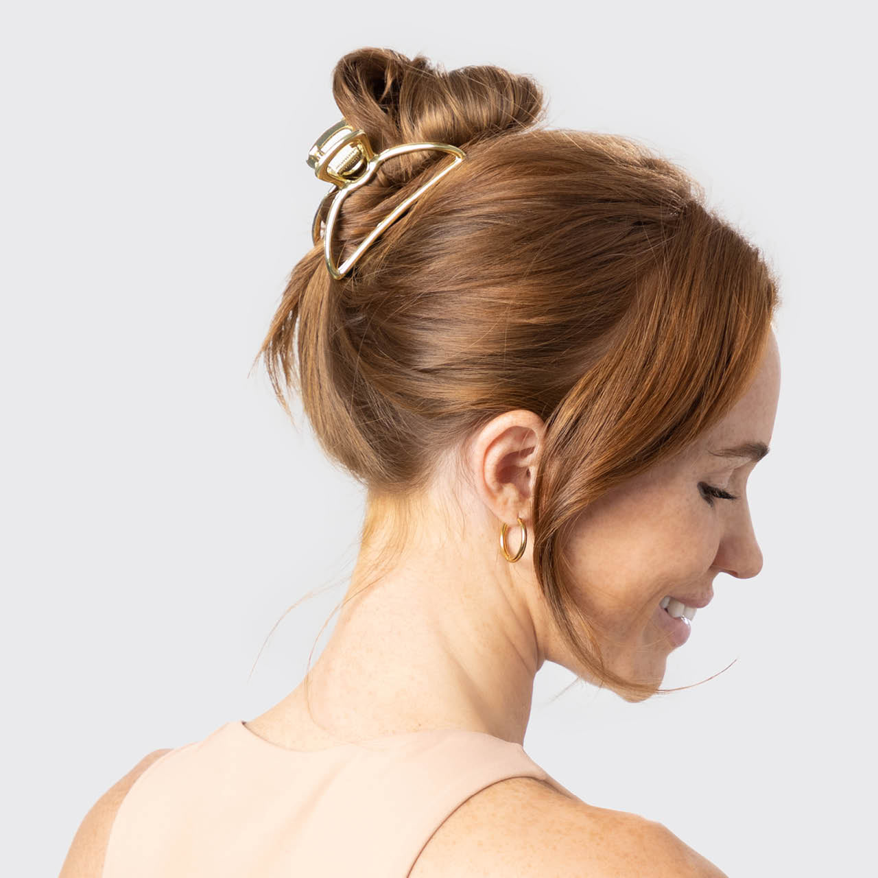 8431-OpenShapeClawClip-Model-Hair-Gold-2-1280x1280px.jpg